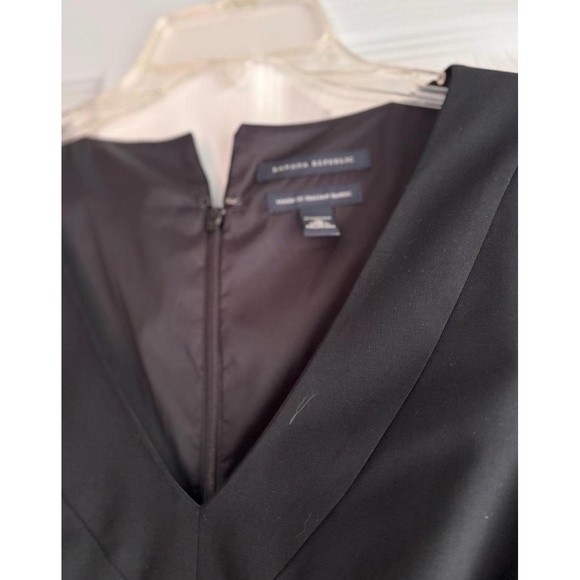 BANANA REPUBLIC Black Sheath Dress 10 Wool V-Neck Cap Sleeve Professional - Picture 7 of 13